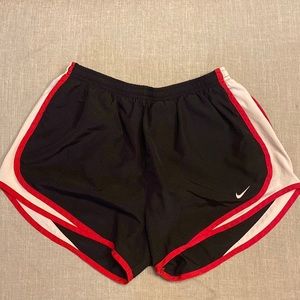 Nike tempo short